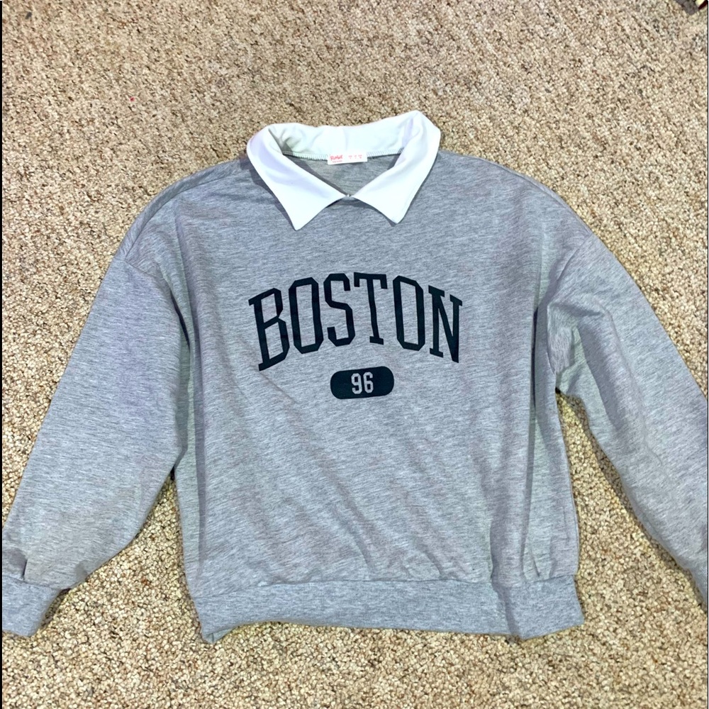 | COLLARED BOSTON SWEATSHIRT |